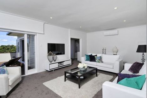 Photo of property in 68a Kowhai Road, Campbells Bay, Auckland, 0630