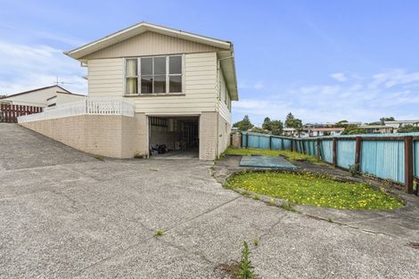 Photo of property in 8 Kelvin Place, Westown, New Plymouth, 4310