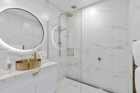 Photo of property in 1 Almond Grove, Greenhithe, Auckland, 0632