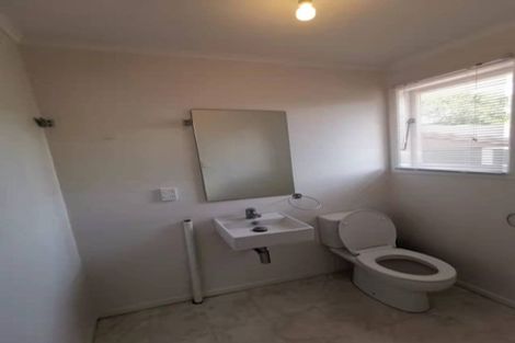 Photo of property in 35 Fairdene Avenue, Henderson, Auckland, 0610