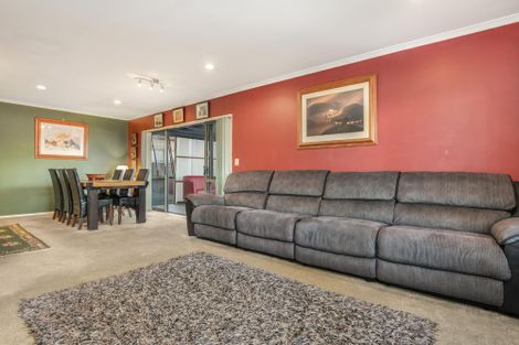 Photo of property in 37 Ironstone Place, Randwick Park, Auckland, 2105