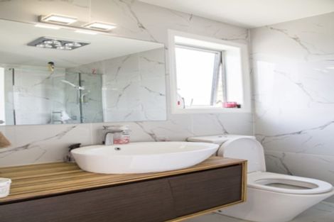 Photo of property in 11b Bank Street, Hillcrest, Auckland, 0627