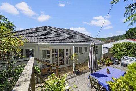 Photo of property in 12 Williamson Way, Karori, Wellington, 6012