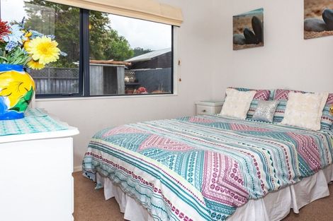 Photo of property in 102 Whitby Place, Whangamata, 3620