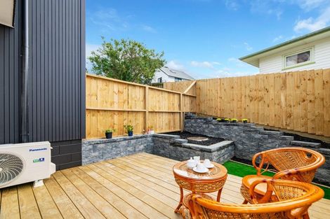 Photo of property in 23b Crystal Avenue, Glendene, Auckland, 0602