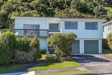 Photo of property in 43 Woodman Drive, Tawa, Wellington, 5028
