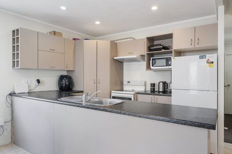 Photo of property in 27a Rotoiti Avenue, Pakuranga Heights, Auckland, 2010