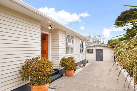 Photo of property in 8 Birdwood Road, Swanson, Auckland, 0612
