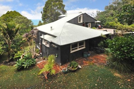 Photo of property in 42 Kauri Road, Laingholm, Auckland, 0604