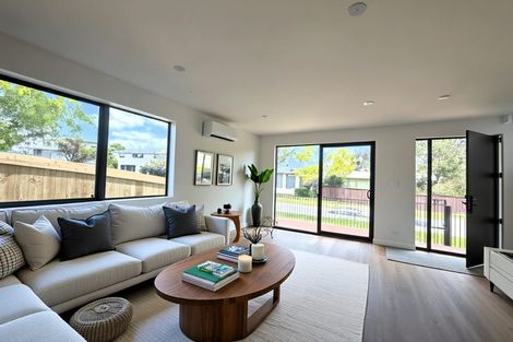 Photo of property in 5 Raphael Place, West Harbour, Auckland, 0618