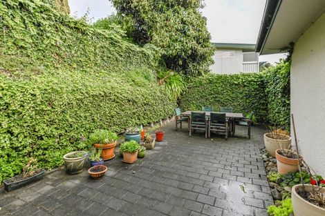 Photo of property in 17 Muritai Crescent, Havelock North, 4130