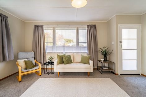 Photo of property in 2/8 Oregon Drive, Maoribank, Upper Hutt, 5018