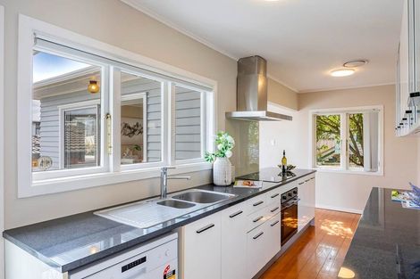 Photo of property in 1/46 College Road, Northcote, Auckland, 0627