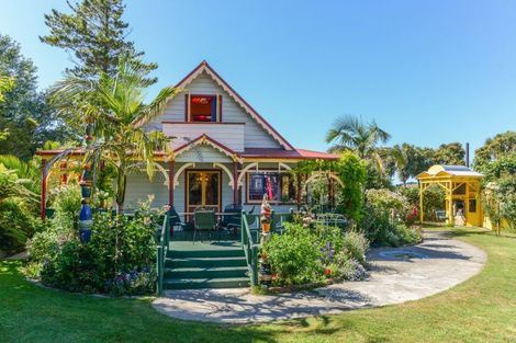 Photo of property in 37 Gillies Crescent, Waimarama, Havelock North, 4294