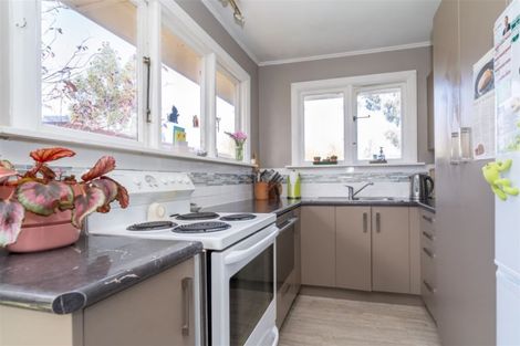 Photo of property in 10 Waldron Crescent, Green Island, Dunedin, 9018