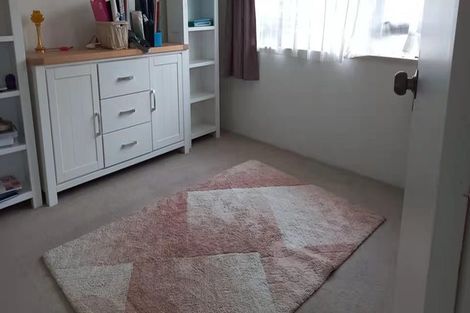 Photo of property in 10 Graham Avenue, Te Atatu Peninsula, Auckland, 0610