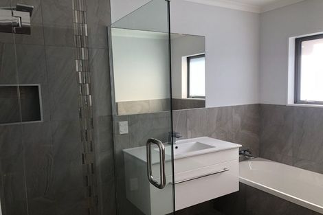 Photo of property in 14 Miami Place, One Tree Point, 0118