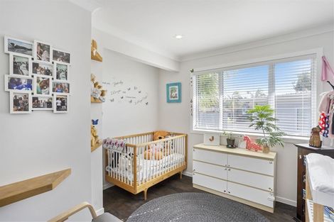 Photo of property in 5 Ngatoa Place, Glenfield, Auckland, 0629