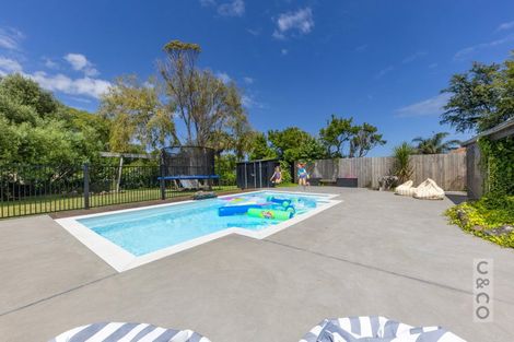 Photo of property in 855 State Highway 16, Waimauku, 0812