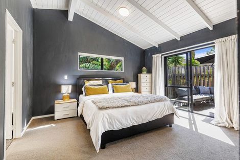 Photo of property in 10 Tokay Place, Huapai, Kumeu, 0810