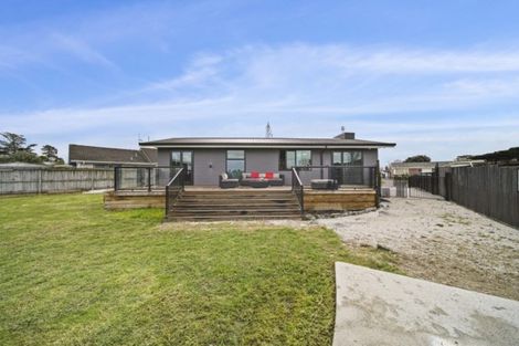 Photo of property in 147 Edgewater Drive, Pakuranga, Auckland, 2010