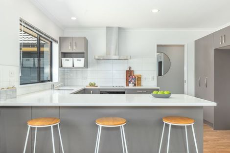 Photo of property in 18 Guildford Drive, Paraparaumu, 5032