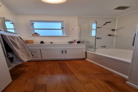 Photo of property in 15 Linwood Avenue, Forrest Hill, Auckland, 0620