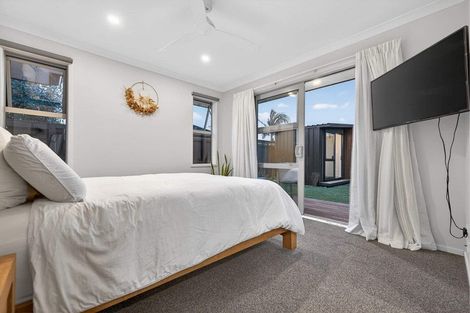 Photo of property in 33 Te Kio Crescent, Papamoa Beach, Papamoa, 3118