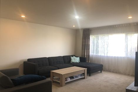 Photo of property in 16 Loughros Place, Pinehill, Auckland, 0632