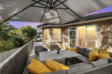 Photo of property in 16 Kunzea Place, Greenhithe, Auckland, 0632