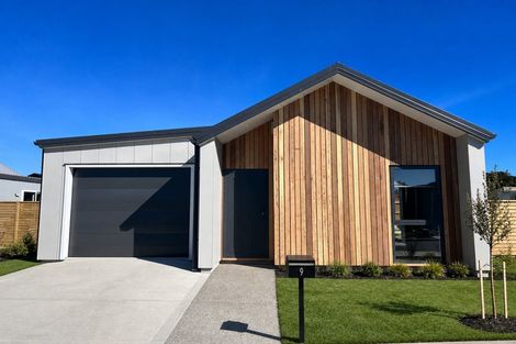 Photo of property in 9 Koru Loop, Paraparaumu, 5032