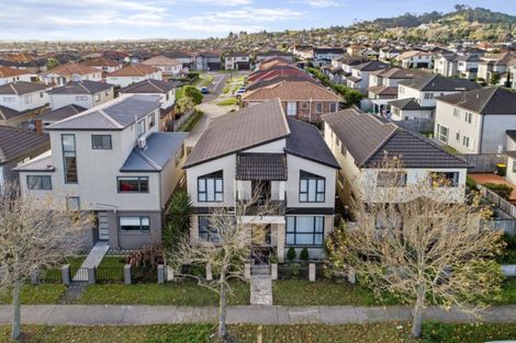 Photo of property in 33 Agapanthus Place, Flat Bush, Auckland, 2016