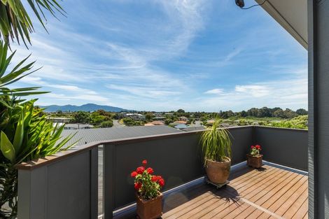 Photo of property in 12 Charlotte Way, Raumati South, Paraparaumu, 5032