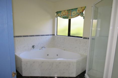 Photo of property in 15 Lanyon Place, Whitby, Porirua, 5024