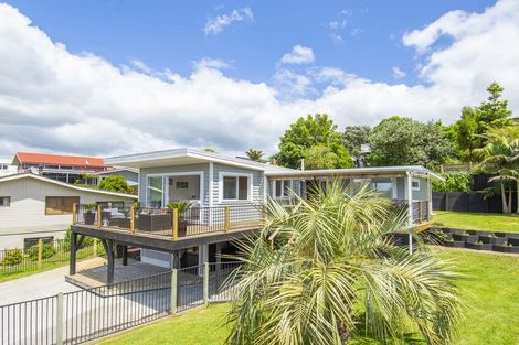Photo of property in 32 Omokoroa Road, Omokoroa, 3114