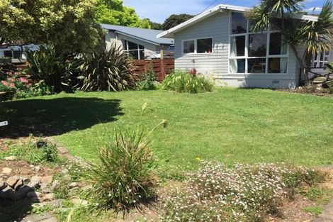Photo of property in 62 Ngaio Road, Waikanae, 5036