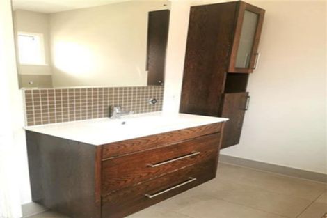 Photo of property in 14 La Trobe Street, Pakuranga Heights, Auckland, 2010