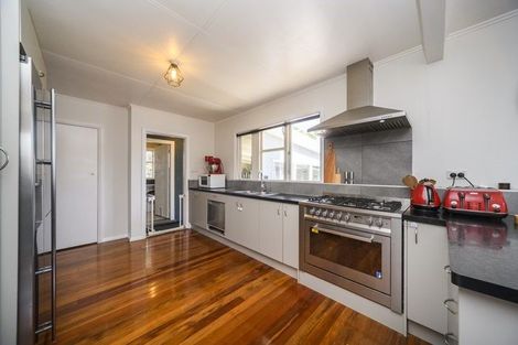 Photo of property in 18 Webb Street, Terrace End, Palmerston North, 4410