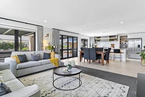 Photo of property in 2 Olive Close, Omokoroa, 3114