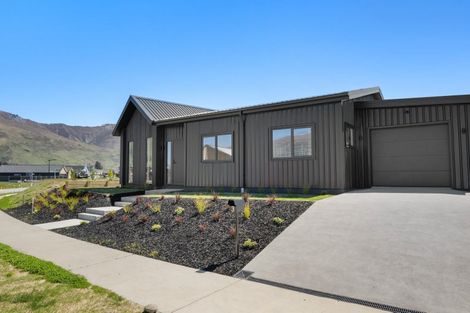 Photo of property in 3 Simpson Crescent, Wanaka, 9305