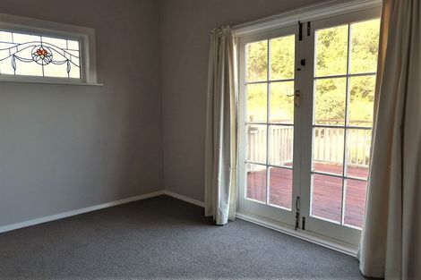 Photo of property in 58 Hungerford Road, Houghton Bay, Wellington, 6023