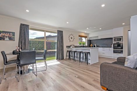 Photo of property in 6 Orlando Way, Kelvin Grove, Palmerston North, 4414