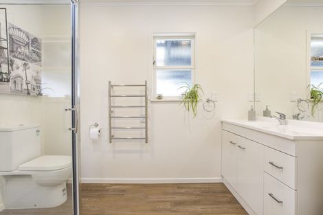 Photo of property in 11d Springs Road, Parakai, 0830