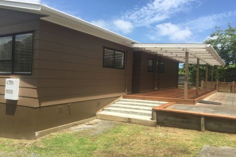 Photo of property in 2 Louise Place, West Harbour, Auckland, 0618