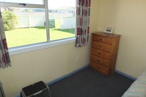 Photo of property in 17 Pratt Avenue, Foxton Beach, Foxton, 4815