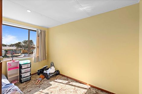 Photo of property in 72 Kelman Road, Kelston, Auckland, 0602