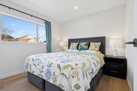 Photo of property in 16 Almond Grove, Greenhithe, Auckland, 0632