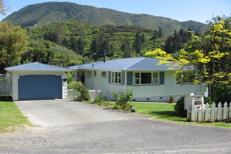 Photo of property in 67a Durham Street, Picton, 7220