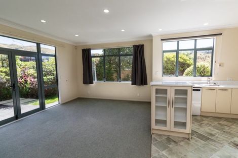 Photo of property in 43 Amesbury Drive, Churton Park, Wellington, 6037