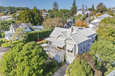 Photo of property in 62 Gilbert Street, New Plymouth, 4310